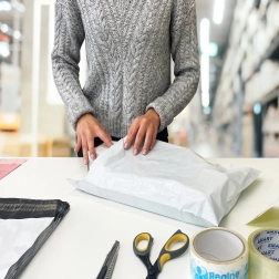 Weiße Kurierversandtaschen aus Kunststoff B3 400 × 500 mm, Packung 50 Stk.