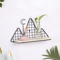 Dekoratives Wandregal in Schwarz – Bergmotiv