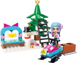 Qman Frohe Weihnachten – Schneemobil und Weihnachtsbaum