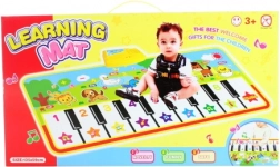Play mat with animals and battery-powered piano