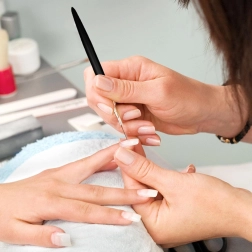 Set aus 5 dünnen Nail-Art-Pinseln