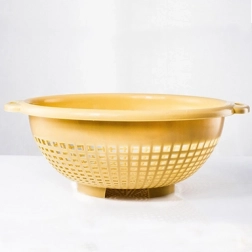 Plastisches Sieb mit Griffen – polnisches Erzeugnis