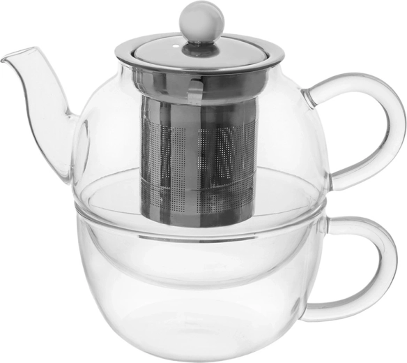 Kompakt 2-in-1: Kanne mit Becher, die ineinander passen