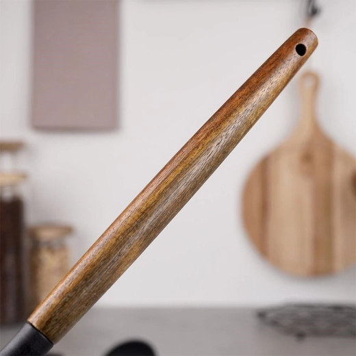 Comfortable acacia handle with hanging hole