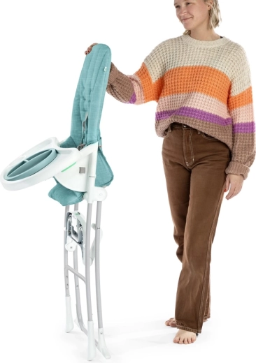 Flach zusammenklappbar und freistehend