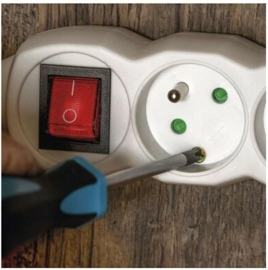 Safe operation with child safety shutters