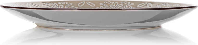 Practical shallow shape for everyday serving