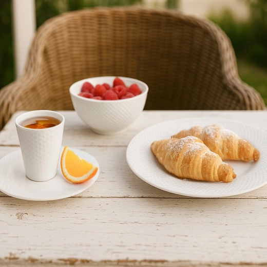 Ideal size for desserts and light snacks
