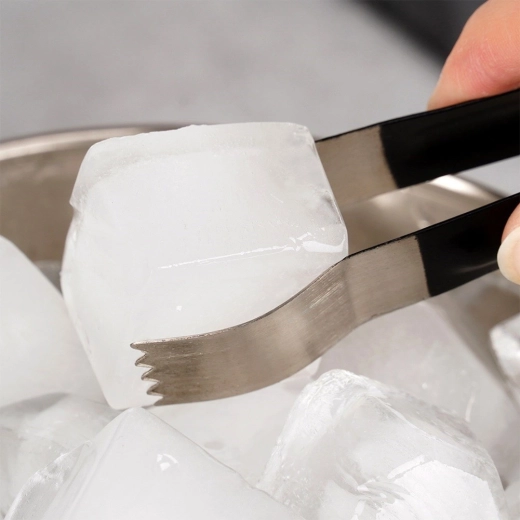 Hygienic ice handling