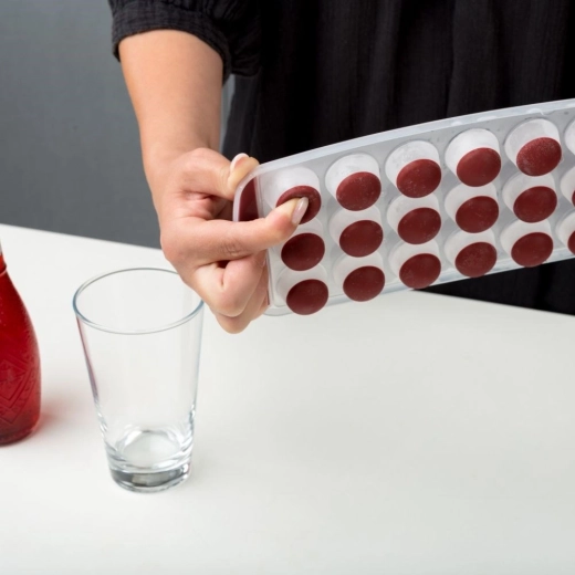 Easy removal thanks to the elastic bottom