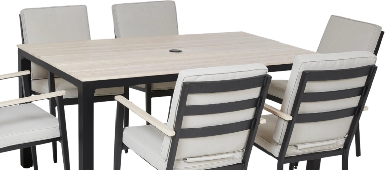 Functionele tafel met parasolgat