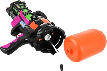 Large 1.25 l tank for longer water battles