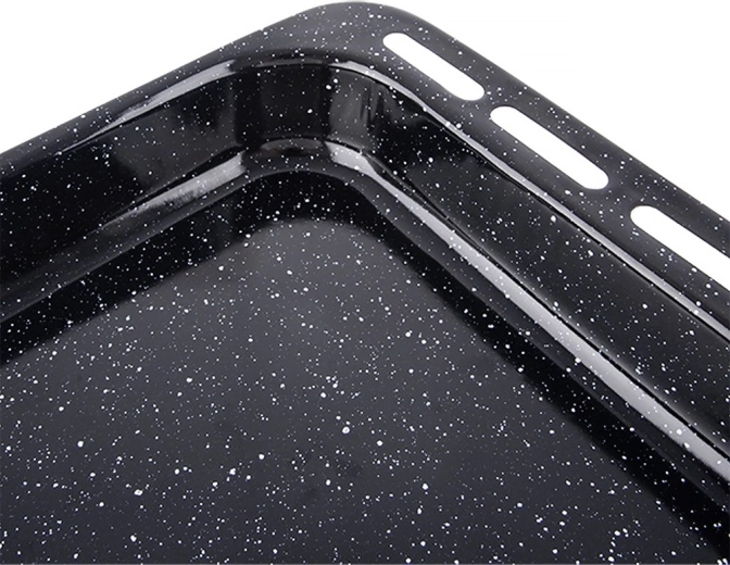 Durable enamelled steel for everyday baking