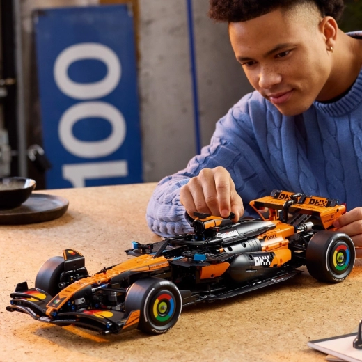 A build that stands out on your shelf