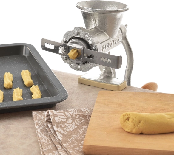 Uniform and decorative shapes when baking