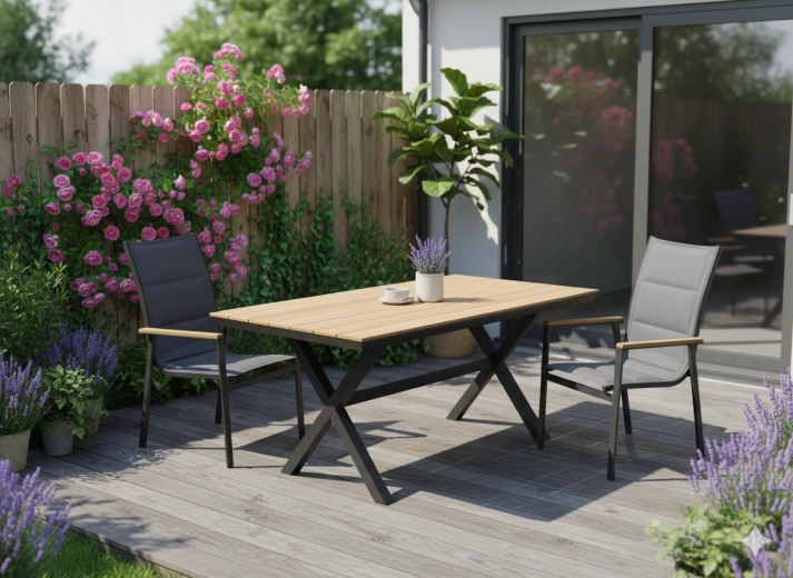 Sturdy aluminum frame for any weather