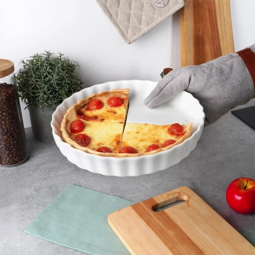 Versatile use from baking to serving