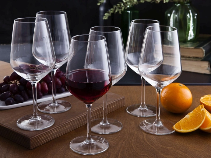 Elegant look for dining and celebrations