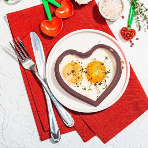 Perfect gevormde eieren en pannenkoekjes