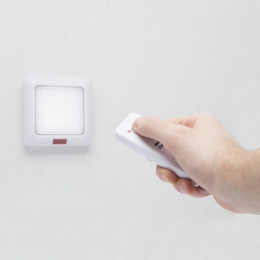 Batteriebetriebene LED-Wandleuchte mit Fernbedienung