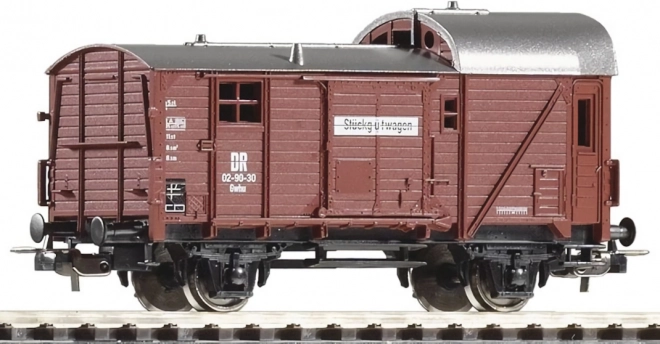 Model van een tweassige gesloten wagon DR Tijdperk III