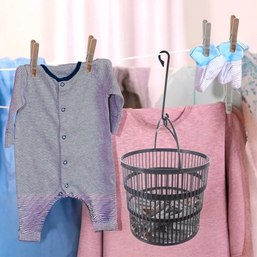 Foldable hanging basket always at hand