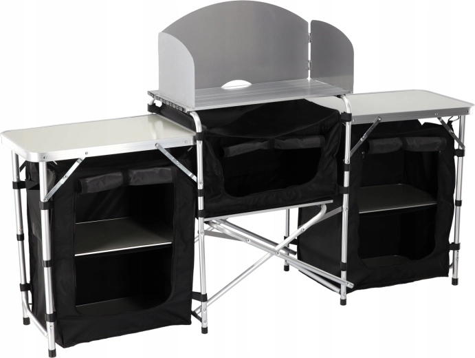 Stable construction with windscreen