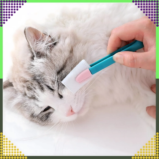 Eye area cleaning comb for dogs and cats