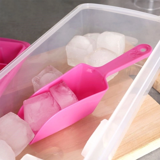 Hygienic serving with a practical scoop