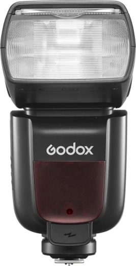 HSS up to 1/8000 s and a flexible head with 20–200 mm zoom
