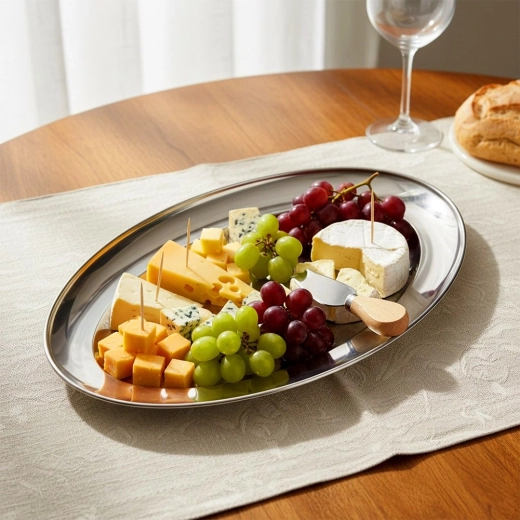 Safe carrying thanks to the raised rim