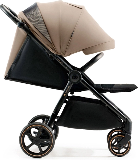 Weather protection: waterproof canopy with UPF50+