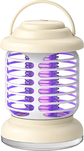 La lumière UV attire les insectes volants
