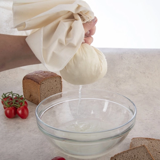 Drawstring for easy tightening and comfortable draining