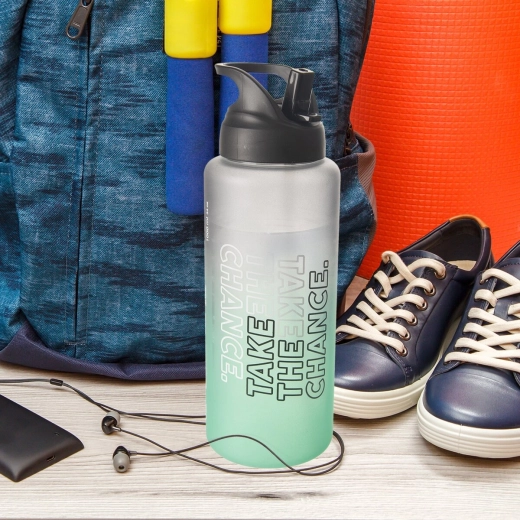 1 l capacity for all-day hydration