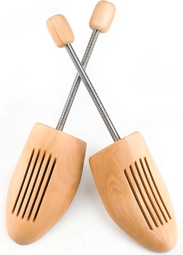 Wooden spring-loaded shoe trees 43–44