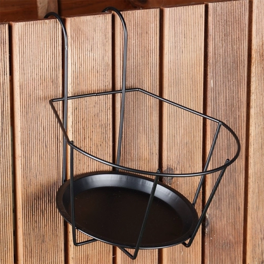 Easy tool-free hanging on the railing