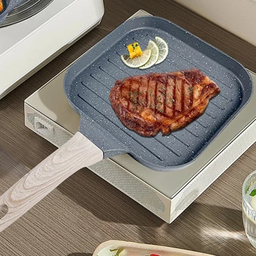 Quadratische Grillpfanne mit Antihaftbeschichtung und Griff in Holzoptik