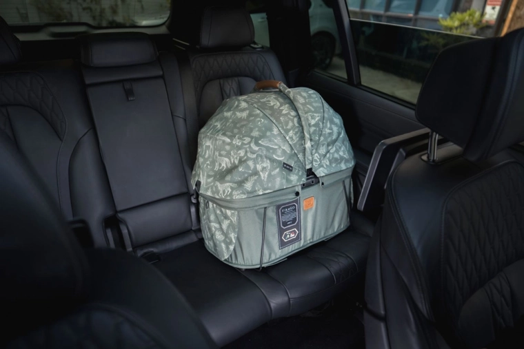 2-in-1: carrier and stroller without compromise