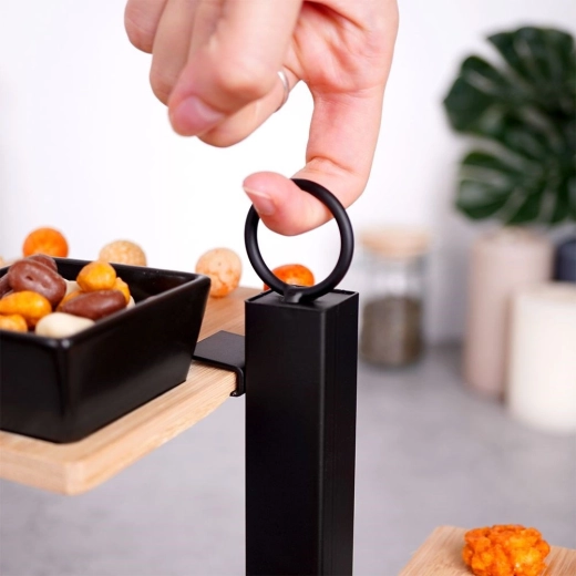 Stable metal structure with a practical handle