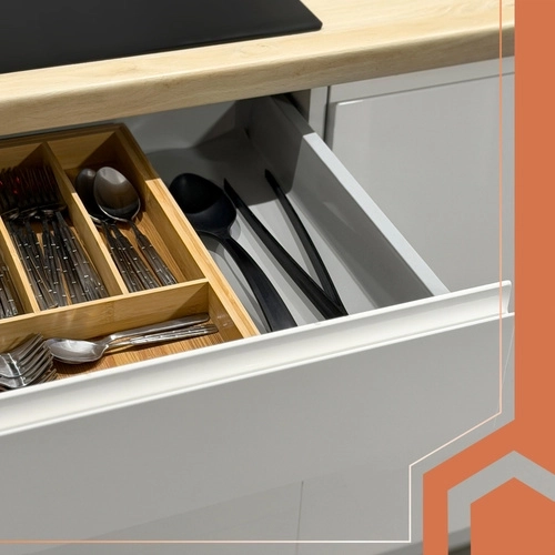 Orde in lades en bestekorganisatie