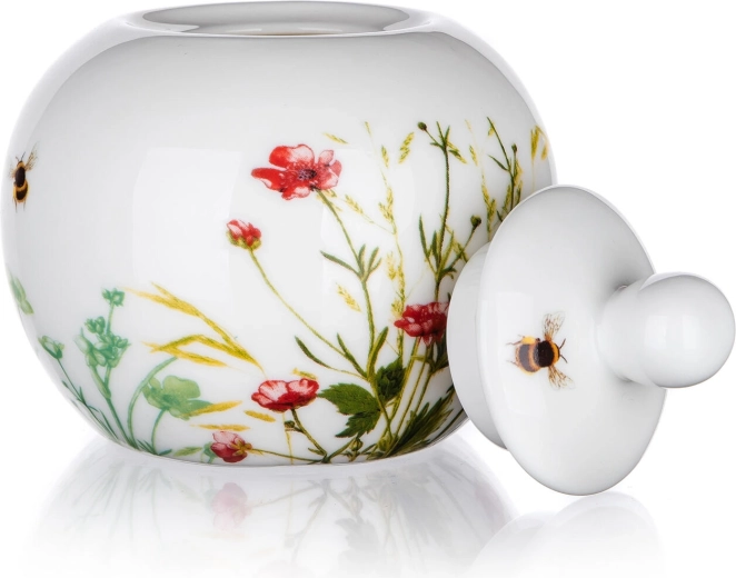 Practical lid for freshness and convenience