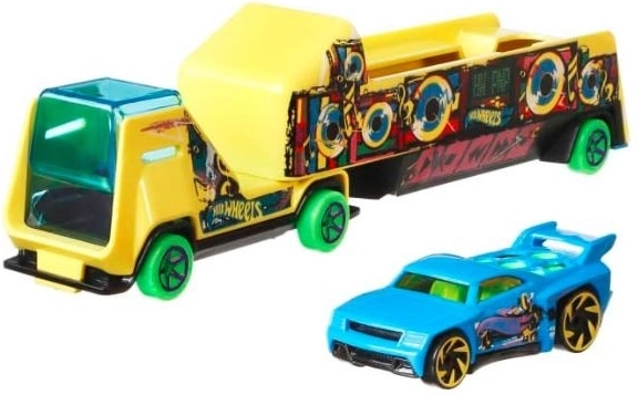 Camion tracteur et petite voiture séparément