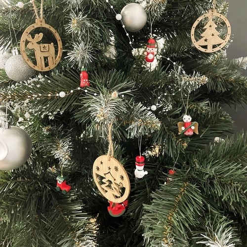 Voor de kerstboom en decoraties door het hele huis