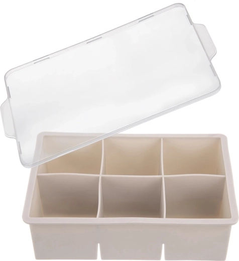 XXL cubes that keep drinks cold longer