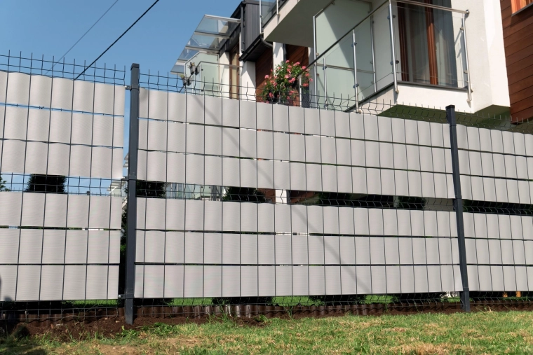 Durable polypropylene with UV stabilization