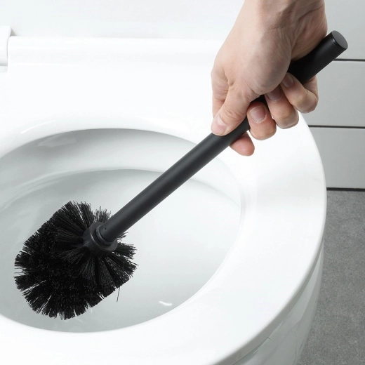 Long handle for better reach and control