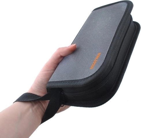 Compact dimensions suitable for travel and the workshop