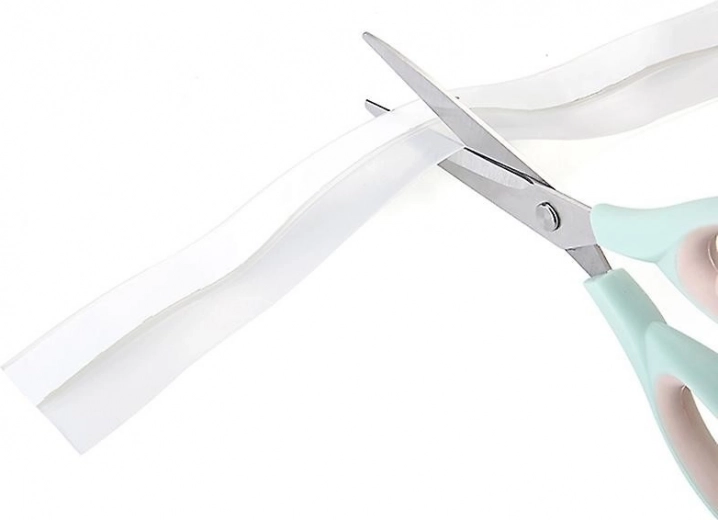 Einfache selbstklebende Montage ohne Werkzeug