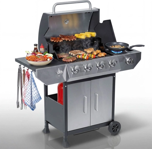 Grande surface de cuisson et 5 brûleurs (4+1)